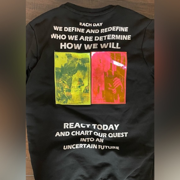 BREEZY SWEATSHIRT size large - Picture 3 of 3